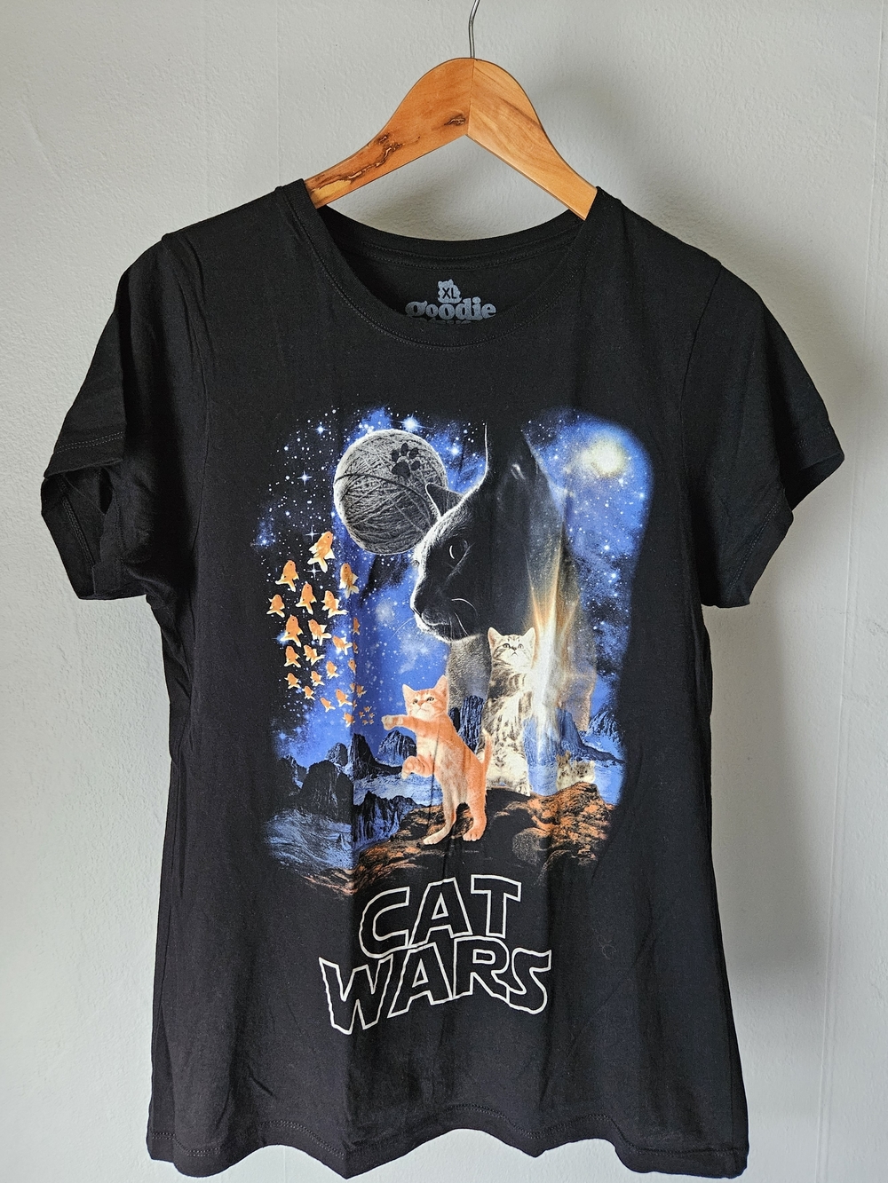 Cat Wars Women's Black T-Shirt